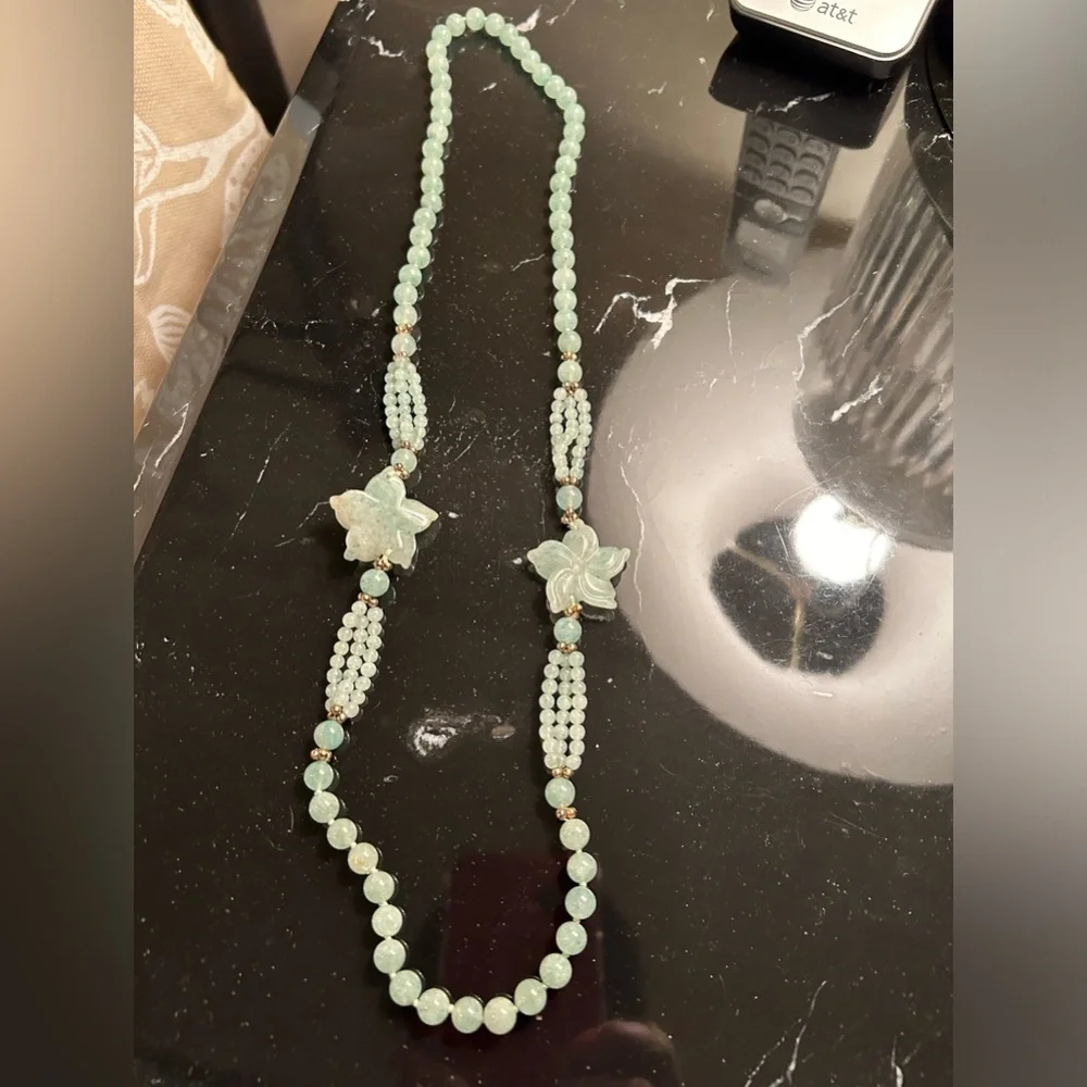 Beautiful Vintage Carved Jade and Gold Necklace - Picture 4 of 4